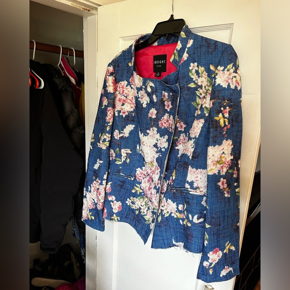 Beautiful raw-hem floral blazer -worn by Mary Berry on Great British Bake-off!